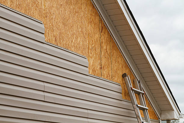 Professional Vinyl Siding technician working in Sandy Lake, PA
